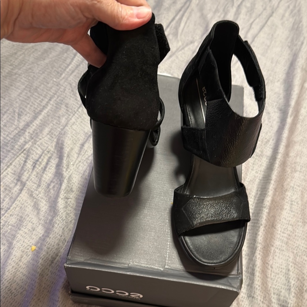 Ecco Black Sandals with Platform Sole and Ankle Strap Comfortable and Soft - Picture 7 of 9